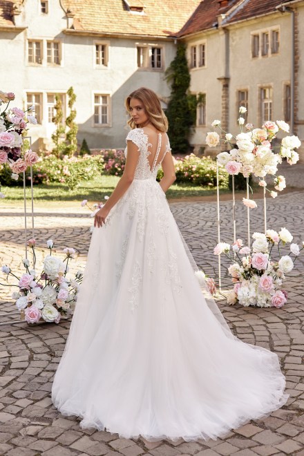 https://www.sposa-lia.com/images/stories/virtuemart/product/3) Jeannette.jpg